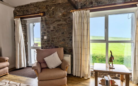 Squire, Quinceborough Farm: Mueble, Piso, Diseño De Interiores, Suelo, Casa, Techo, Habitación, Suelos De Madera, Madera Dura, Sala
