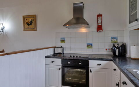 Squire, Quinceborough Farm: Cocina, Piso, Mostrador, Madera, Aparato De Cocina, Diseño De Interiores, Gabinetes, Electrodoméstico, Suelo, Techo