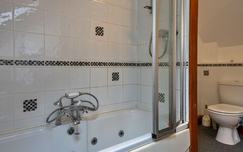 Roost, Quinceborough Farm: Baño, Arreglo De Tubería, Bañera, Diseño De Interiores, Piso, Grifo, Suelo, Plomería, Lavabo, Habitación