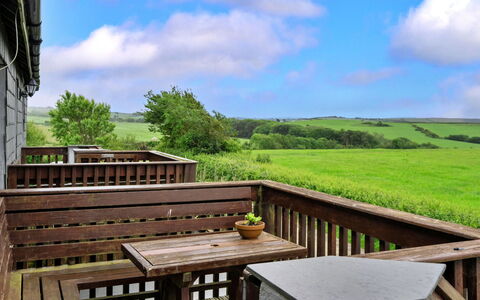 Mucklow, Quinceborough Farm: Madera, Mueble, Manchas De Madera, Madera Dura, Mueble Para Exteriores, Pradera, Rancho, Cerca, Balcón, Casa De Campo