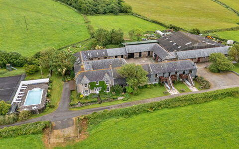 Mucklow, Quinceborough Farm: Hierba, Barrio Residencial, Paisaje, Vista Panorámica, Casa, Llanura, Casa, Inmuebles, Fotografía Aérea, El Terreno Del Lote