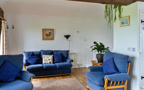 Mucklow, Quinceborough Farm: Mueble, Diseño De Interiores, Sofá, Piso, Madera, Suelo, Sala, Habitación, Mesa, Silla