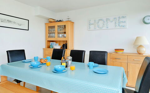 Lansdowne: Mueble, Piso, Diseño De Interiores, Madera, Suelo, Mesa, Silla, Cocina Y Comedor Mesa, Habitación, Comedor