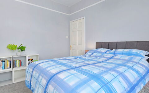 Lansdowne: Cama, Habitación, Lecho, Mueble, Sábana, Diseño De Interiores, Linos, Suelo, Techo, Piso