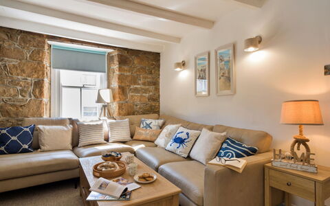 St. Ives 636: Mueble, Diseño De Interiores, Sofá, Piso, Suelo, Habitación, Techo, Sala, Encendiendo, Departamento