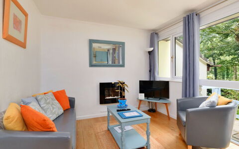 St. Ives 637: Mueble, Diseño De Interiores, Sofá, Madera, Piso, Habitación, Departamento, Suelo, Sala, Televisión