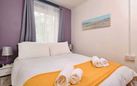 St. Ives 637: Cama, Habitación, Diseño De Interiores, Sábana, Lecho, Linos, Mueble, Suelo, Habitación, Marco De La Cama