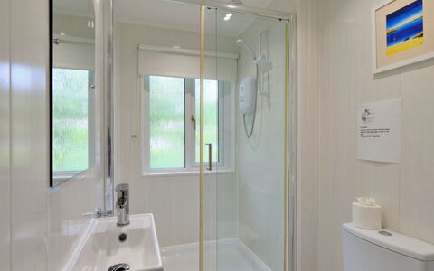 St. Ives 637: Baño, Arreglo De Tubería, Diseño De Interiores, Lavabo Del Baño, Piso, Plomería, Suelo, Ducha, Grifo, Lavabo