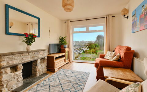 Looe Valley View: Mueble, Diseño De Interiores, Piso, Madera, Suelo, Habitación, Sofá, Sala, Techo, Mesa