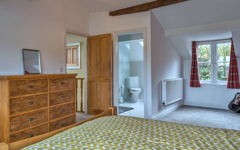 High Cross House: Mueble, Diseño De Interiores, Cama, Piso, Pared, Habitación, Suelo, Madera, Habitación, Techo
