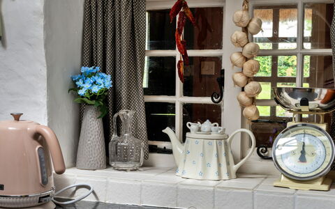 Okehampton 619: Vajilla, Utensilios Para Servir, Diseño De Interiores, Aparato De Cocina, Tetera, Porcelana, Mueble, Taza, Cocina