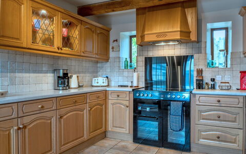 Town Farm Cottage: Cocina, Gabinetes, Mostrador, Aparato De Cocina, Diseño De Interiores, Piso, Electrodoméstico, Mueble, Madera, Estufa De Cocina