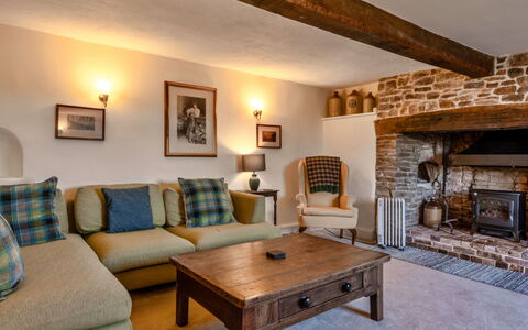Syncocks Farm Cottage: Mueble, Pared, Madera, Diseño De Interiores, Piso, Sala, Sofá, Techo, Casa, Suelo