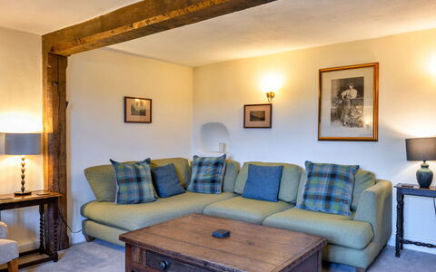 Syncocks Farm Cottage: Mueble, Pared, Sofá, Diseño De Interiores, Sala, Piso, Casa, Marco, Habitación, Suelo