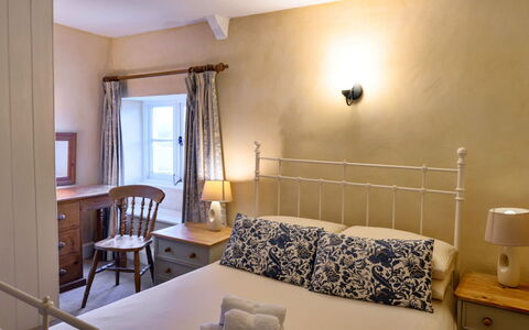 Syncocks Farm Cottage: Cama, Mueble, Pared, Habitación, Diseño De Interiores, Suelo, Madera, Lecho, Piso, Sábana