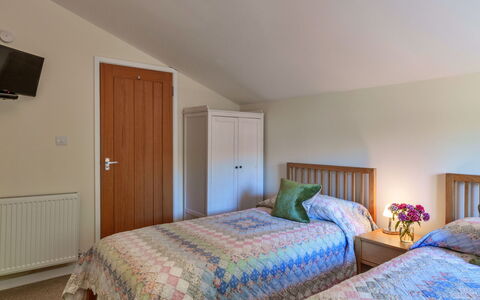 Little Norley: Mueble, Cama, Diseño De Interiores, Habitación, Sábana, Lecho, Pared, Suelo, Madera, Piso