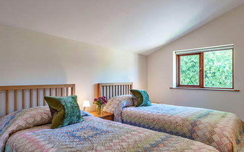 Little Norley: Cama, Diseño De Interiores, Habitación, Mueble, Lecho, Sábana, Pared, Piso, Suelo, Madera