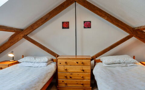 Old Nog Cottage, Stowford: Mueble, Cama, Habitación, Diseño De Interiores, Suelo, Piso, Madera, Techo, Lecho, Habitación