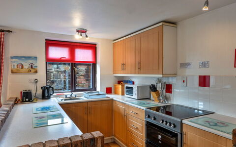 Tarquol Cottage, Stowford: Cocina, Aparato De Cocina, Mostrador, Electrodoméstico, Mueble, Estufa De Cocina, Gabinetes, Diseño De Interiores, Estufa, Piso