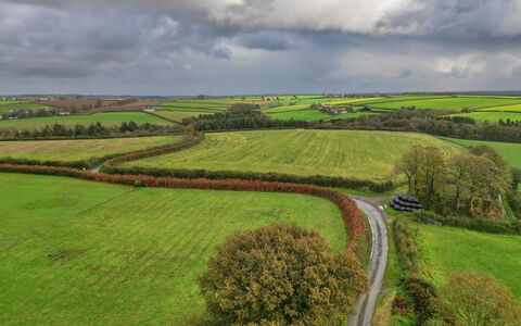 Tarquol Cottage, Stowford: Verde, Hierba, Paisaje Natural, Pradera, Campo, Llanura, Nube, Paisaje, Ecorregión, Agricultura