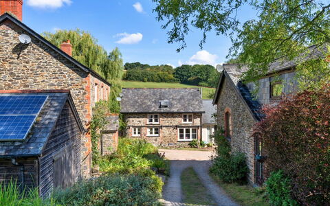 Marsh Cottage: Hierba, Árbol, Casa, Arbusto, Cabaña, Paisaje, Techo, Área Rural, Casa