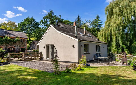 Marsh Cottage: Casa, Cabaña, Arbusto, Casa, Techo, Área Rural, Inmuebles, Casa De Campo, Jardín