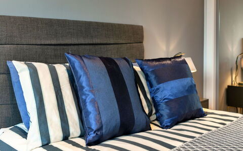 Plymouth Residence 53: Habitación, Linos, Mueble, Lecho, Cama, Sábana, Arrojar La Almohada, Marco De La Cama, Almohada, Amortiguar