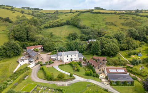 Coulscott Old Barn: Paisaje, Paisaje Natural, Área Rural, Pradera, Vista Panorámica, Casa, Llanura, Barrio Residencial, El Terreno Del Lote, Fotografía Aérea
