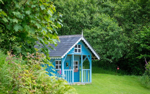 Coulscott Peacock Cottage: Arbusto, Techo, Cobertizo, Casa, Cabaña, Edificios Del Jardín, Área Rural, \Choza, Jardín, Primavera