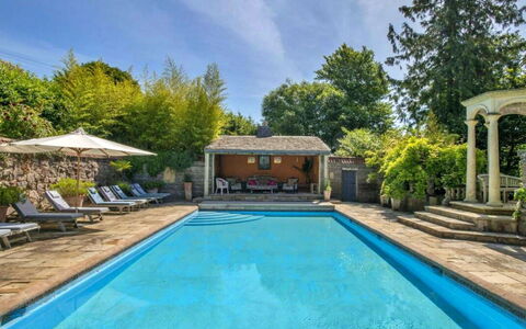 The Lost Manor: Piscina, Azul, Recurso, Fuente De Agua, Inmuebles, Eco Hotel, Material Compuesto, Sombra, Ocio, Mueble Para Exteriores