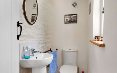 Filspholly: Baño, Asiento Del Baño, Arreglo De Tubería, Pared, Baño, Lavabo Del Baño, Lavabo, Diseño De Interiores, Grifo, Plomería
