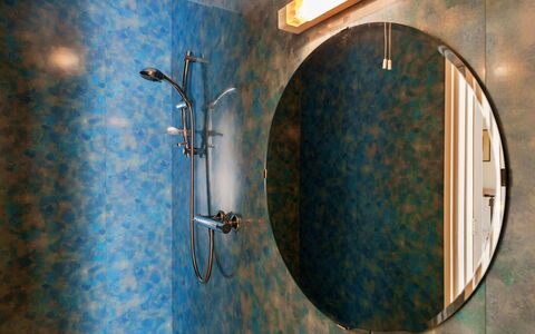 Westward Ho 604: Azul, Arreglo De Tubería, Plomería, Baño, Espejo, Lámpara, Grifo, Loseta, Lavabo, Lavabo Del Baño