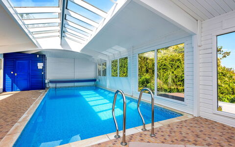 Cliff Lodge: Piscina, Techo, Recurso, Piso, Material Compuesto, Suelo, Eco Hotel, Ocio, Hotel, Diseño