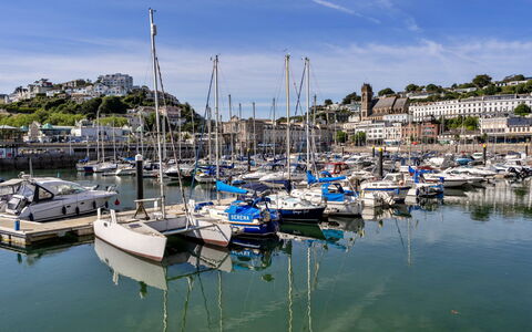Harbour View: Barco, Agua, Centro De Deportes Acuáticos, Cuerpo De Agua, Watercraft, Barcos Y Canotaje - Efectos Y Equipo, Camino Acuático, Puerto, Puerto, Muelle