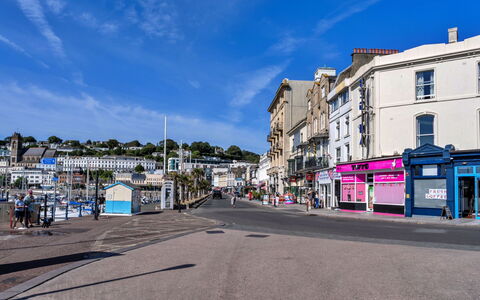 Harbour View: Edificio, Ciudad, By, Barrio, Calle, Espacio Publico, Uso Mixto, Luz De La Calle, Carro Familiar, Estacionamiento