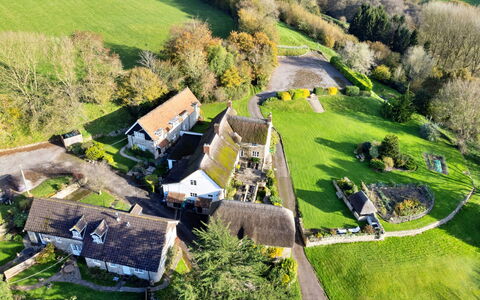 Lea Hill, Woodpecker: Hierba, Casa, Área Rural, Cabaña, Techo, Paisaje, Casa, El Terreno Del Lote, Pueblo