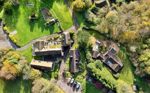 Lea Hill, Woodpecker: Paisaje, Vista Panorámica, Casa, Fotografía Aérea, Área Rural, Pueblo, Cabaña, Inmuebles, Jardín, Paisajismo