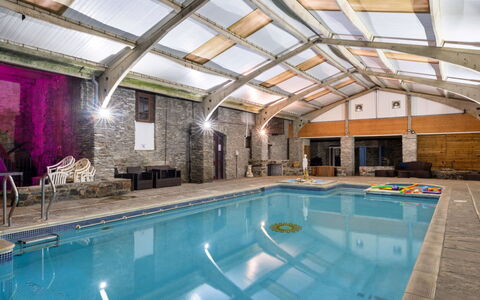 Trimstone Manor - Mill Cottage: Piscina, Recurso, Material Compuesto, Hotel, Thermae, Centro De Ocio, Ciudad De Vacaciones, Fuente De Agua