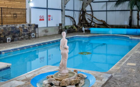 Trimstone Manor - Paddock Cottage: Piscina, Recurso, Material Compuesto, Ocio, Recreación, Fuente De Agua, Centro De Ocio, Ciudad De Vacaciones, Hotel