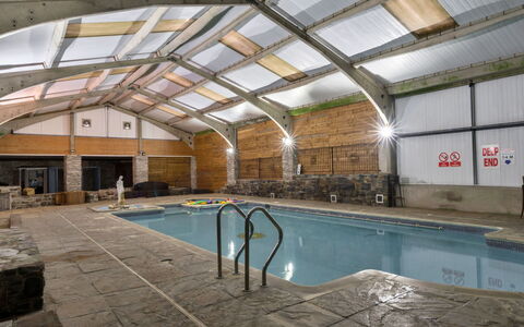 Trimstone Manor - Lee, Studio Apartment: Piscina, Material Compuesto, Recurso, Fuente De Agua, Hotel, Centro De Ocio, Ciudad De Vacaciones, Loseta