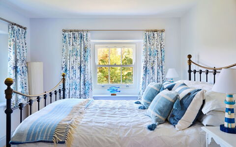 The Anchorage: Azul, Mueble, Diseño De Interiores, Cama, Habitación, Lecho, Sábana, Linos, Textil, Casa