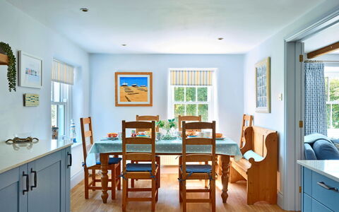 The Anchorage: Mueble, Azul, Piso, Diseño De Interiores, Suelo, Madera, Techo, Silla, Mesa, Comedor