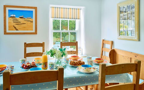 The Anchorage: Mueble, Diseño De Interiores, Madera, Mesa, Piso, Comedor, Cocina Y Comedor Mesa, Textil, Suelo, Silla