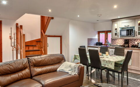 Ivy Cottage, Great Houndbeare Farm: Mueble, Diseño De Interiores, Sofá, Madera, Piso, Sala, Techo, Habitación, Suelo, Casa