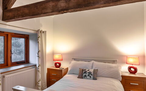 Ivy Cottage, Great Houndbeare Farm: Mueble, Diseño De Interiores, Cama, Habitación, Pared, Madera, Techo, Lecho, Sábana, Habitación