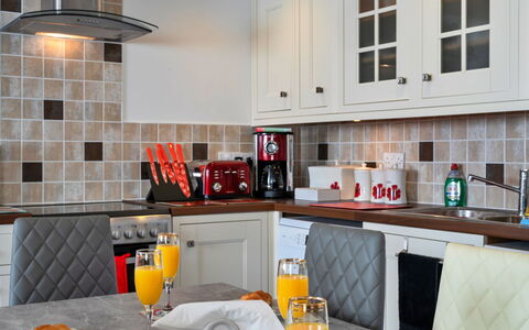 Poppy Cottage, Great Houndbeare Farm: Cocina, Aparato De Cocina, Mostrador, Diseño De Interiores, Mueble, Electrodoméstico, Piso, Gabinetes, Pequeños Electrodomésticos, Habitación