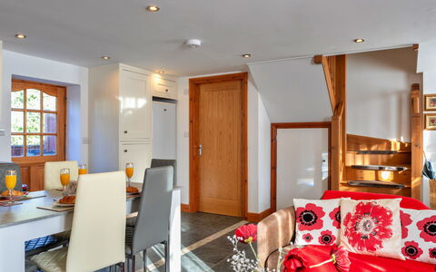 Poppy Cottage, Great Houndbeare Farm: Mueble, Diseño De Interiores, Madera, Piso, Habitación, Techo, Suelo, Encendiendo, Sofá, Sala