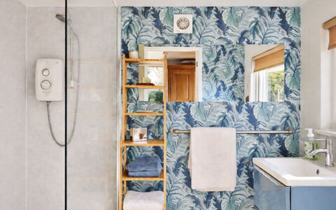 Snuggery: Arreglo De Tubería, Baño, Loseta, Baño, Asiento Del Baño, Plomería, Toalla, Planta De Casa, Lavabo, Papel Pintado