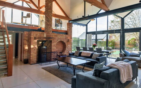 Big Barn at Dairy Cottages: Diseño De Interiores, Mueble, Piso, Madera, Techo, Sofá, Suelo, Sala, Silla, Mesa