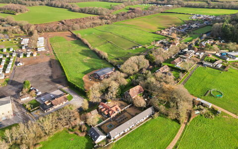 Big Barn at Dairy Cottages: Fotografía Aérea, Árbol, Vista Panorámica, Barrio Residencial, Paisaje, Llanura, Casa, Campo, Área Rural, Barrio